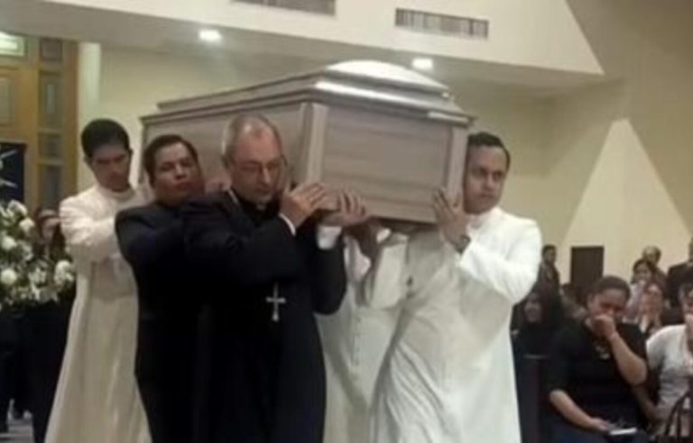 dos sacerdotes en Ecuador fallecen tras rescatar a joven en Playas