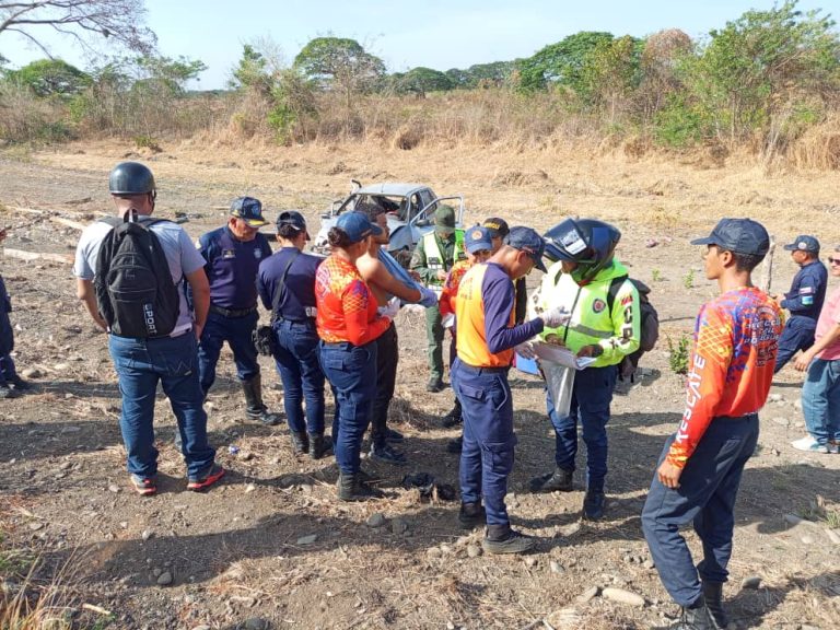 Accidente Guanare-Papelón vehículo volcado en carretera