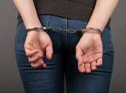 Mujer intentó estrangular a un niño y este la mordió en Cabimas