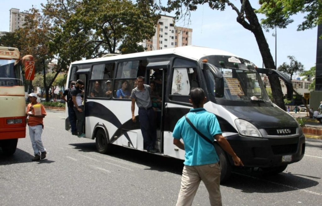 Convocan paro de transporte en la Gran Caracas hoy lunes por aumento del pasaje
