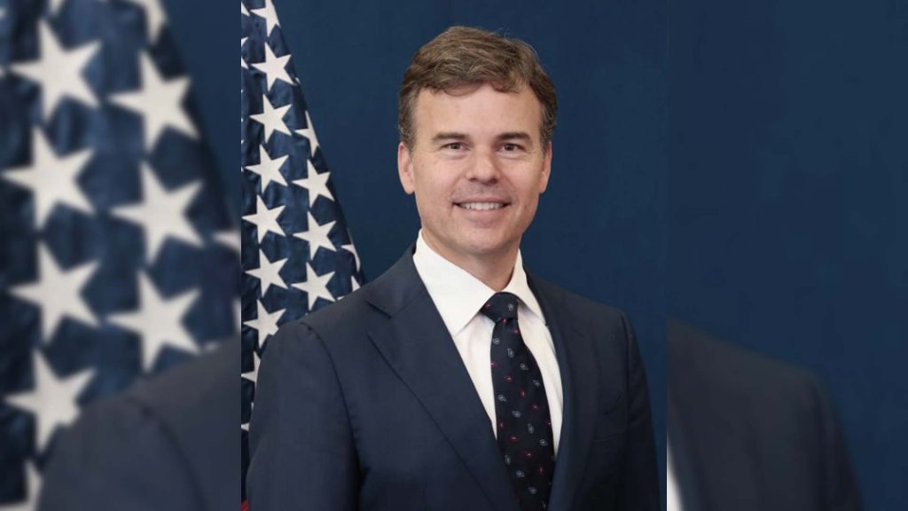 John Barrett durante su designación como encargado de negocios de Estados Unidos en Caracas en medio de cambios institucionales en Venezuela