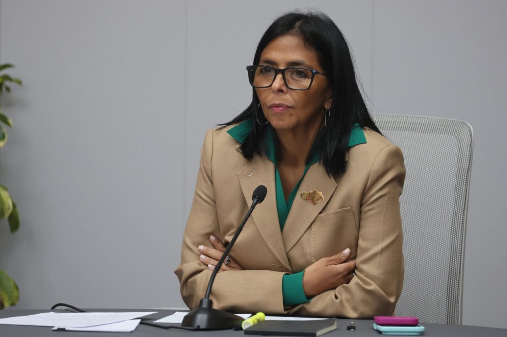 Delcy Rodríguez durante acto oficial en Venezuela en medio de crisis política